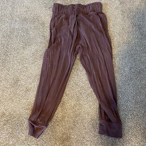 EUC Lululemon lightweight joggers 2